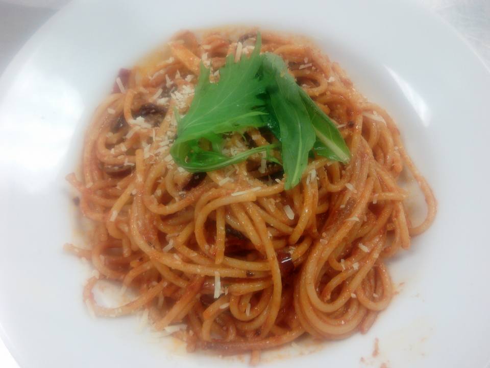 DIY Spaghetti with Olives and Rocket